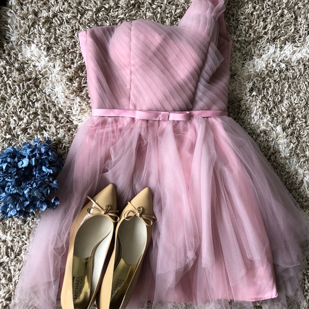 Like new Michael Kors Patent Nude Mid-heel Pump